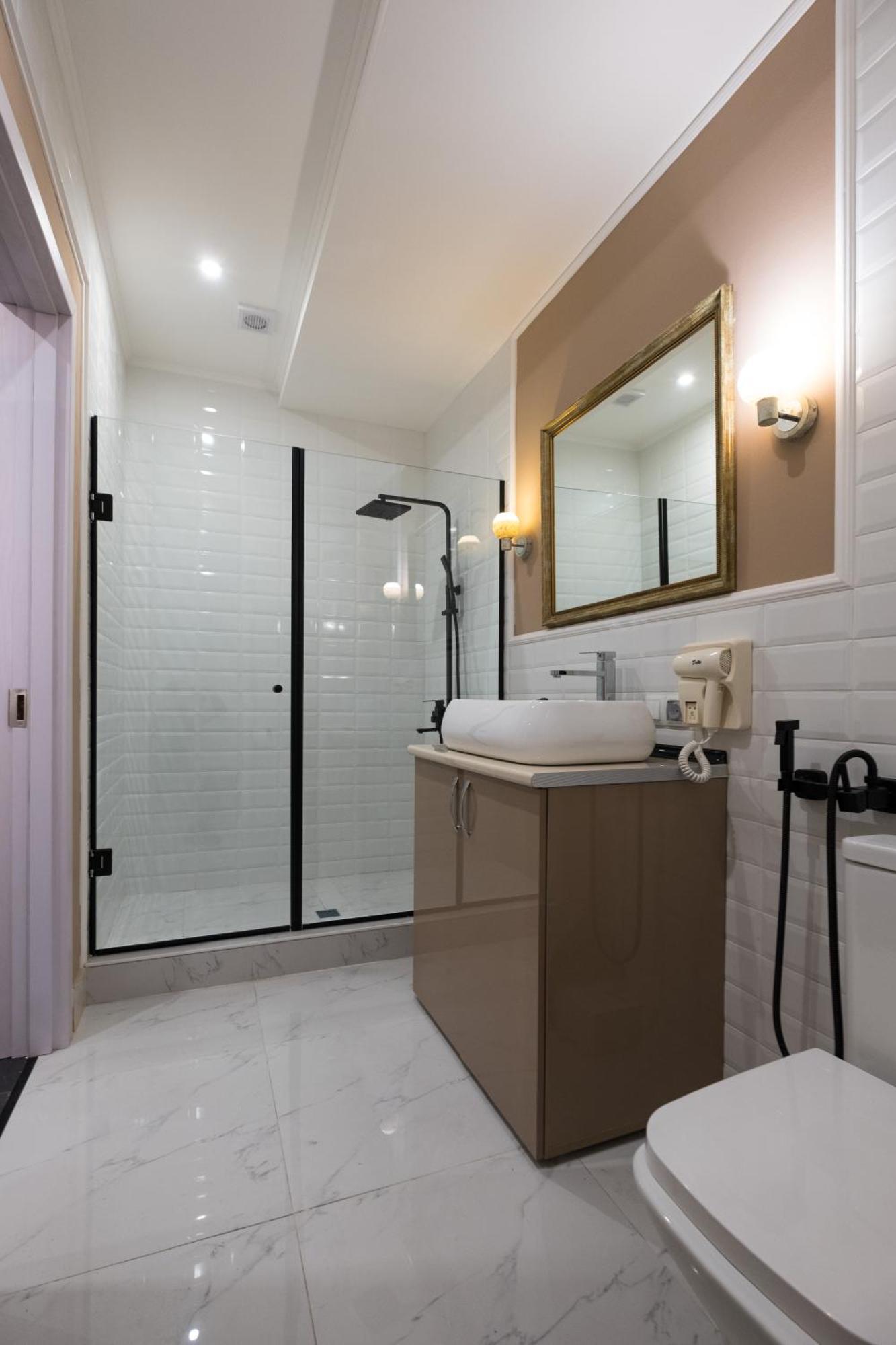 Iren River Side Apartments Тбилиси Екстериор снимка
